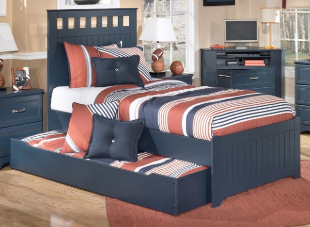 Maximize storage under the bed with this Leo Trundle.