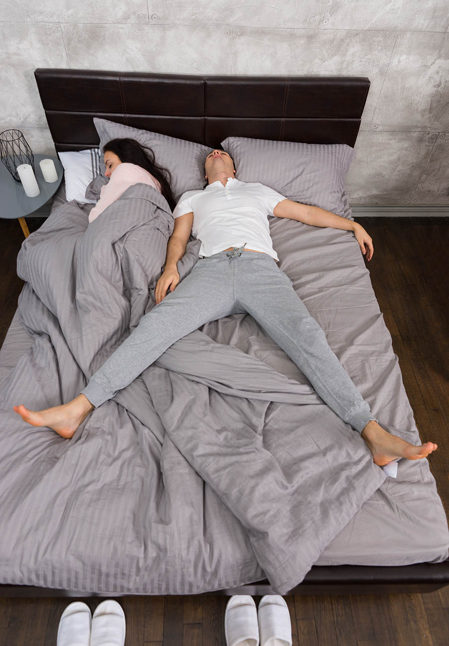 sleeping-hot-man-without-blanket